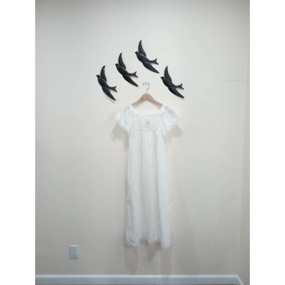 Vintage Barbizon White Embroidered Floral and Lace Nightgown - M - Picture 4 of 8